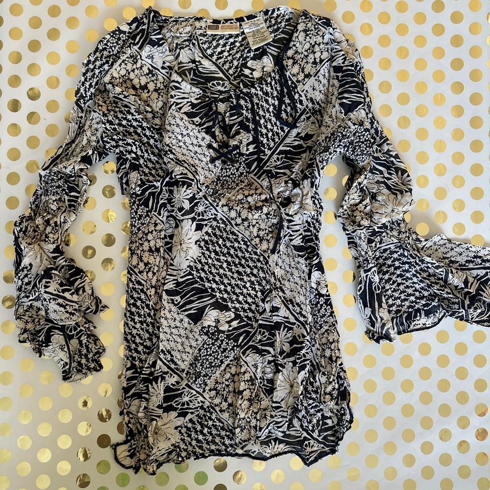 Faded Glory Black and White Ruffled Fitted Blouse